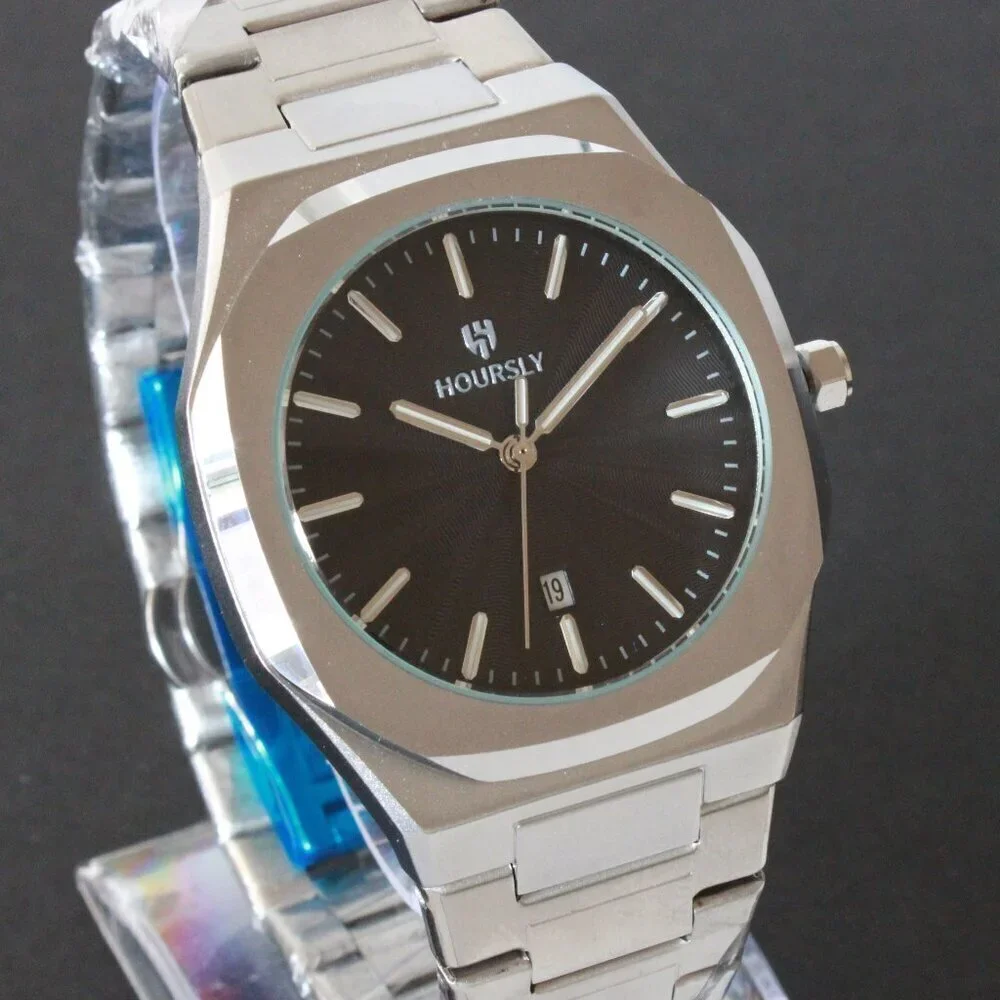 Men's Sports Watch Integrated Bracelet Black Dial 42mm